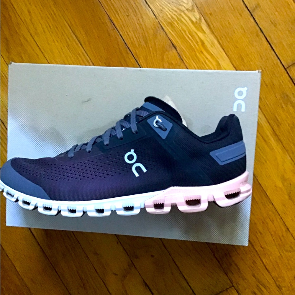 On Clouds sneakers size W 9